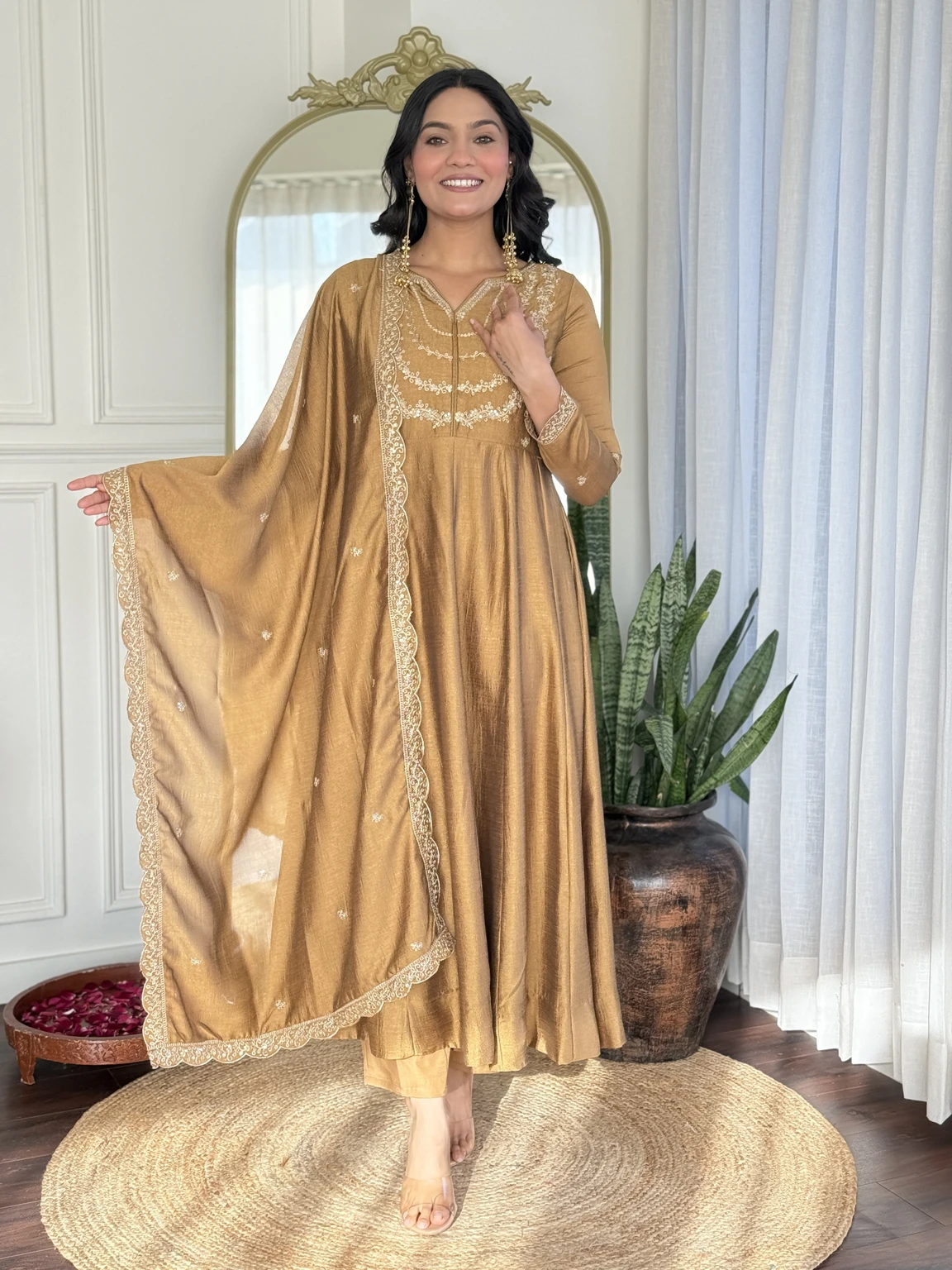 PILUDI HOUSE Women Silk Blend Kurti Pant Attached Dupatta Set